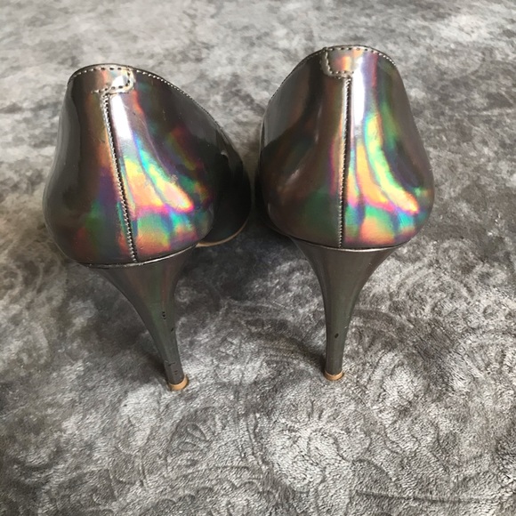 ✨2/$55✨Metallic BCBG heels - Picture 9 of 11
